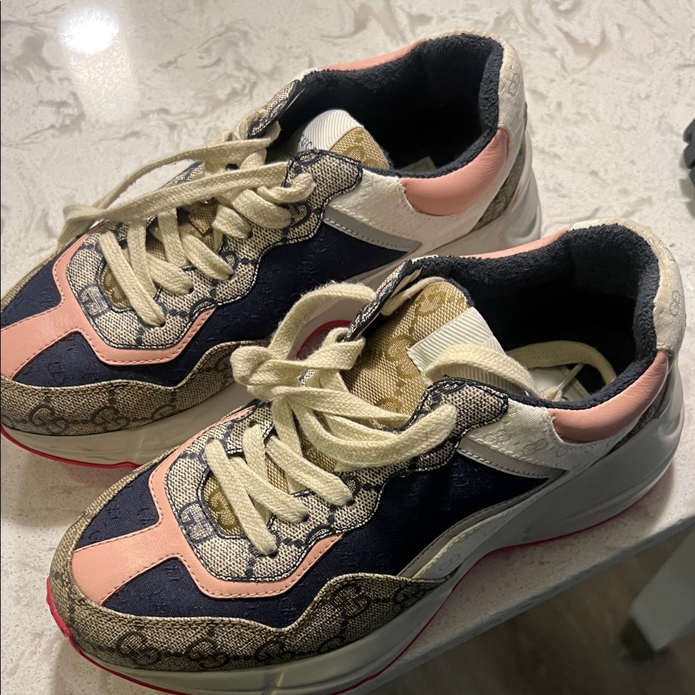Gucci Women's Sneakers in Pink, Navy, and Beige